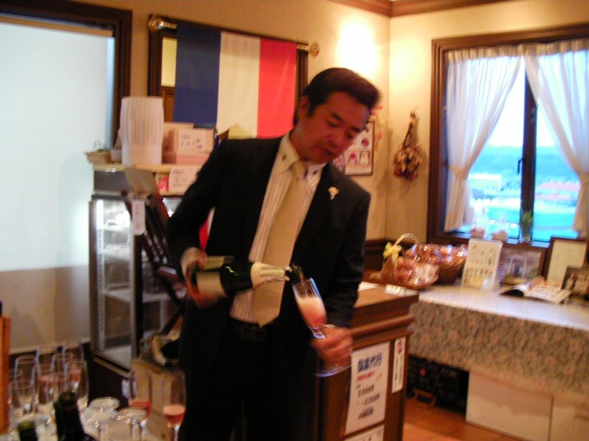 先ずはシャンパンワインで乾杯！