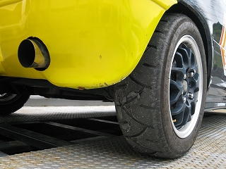 走行後のタイヤ